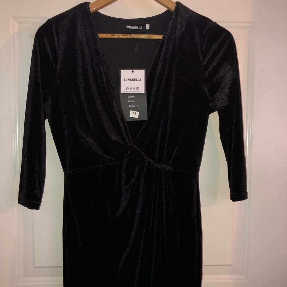 Black velvet dress 🖤